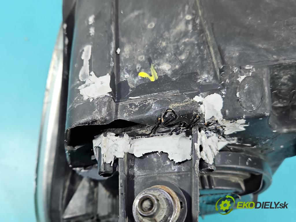 Vw Passat CC 2008-2016 2.0 TDI 140 HP manual 103 kW 1968 cm3 4- Reflektor: pravý  (Svetlo predné pravé)