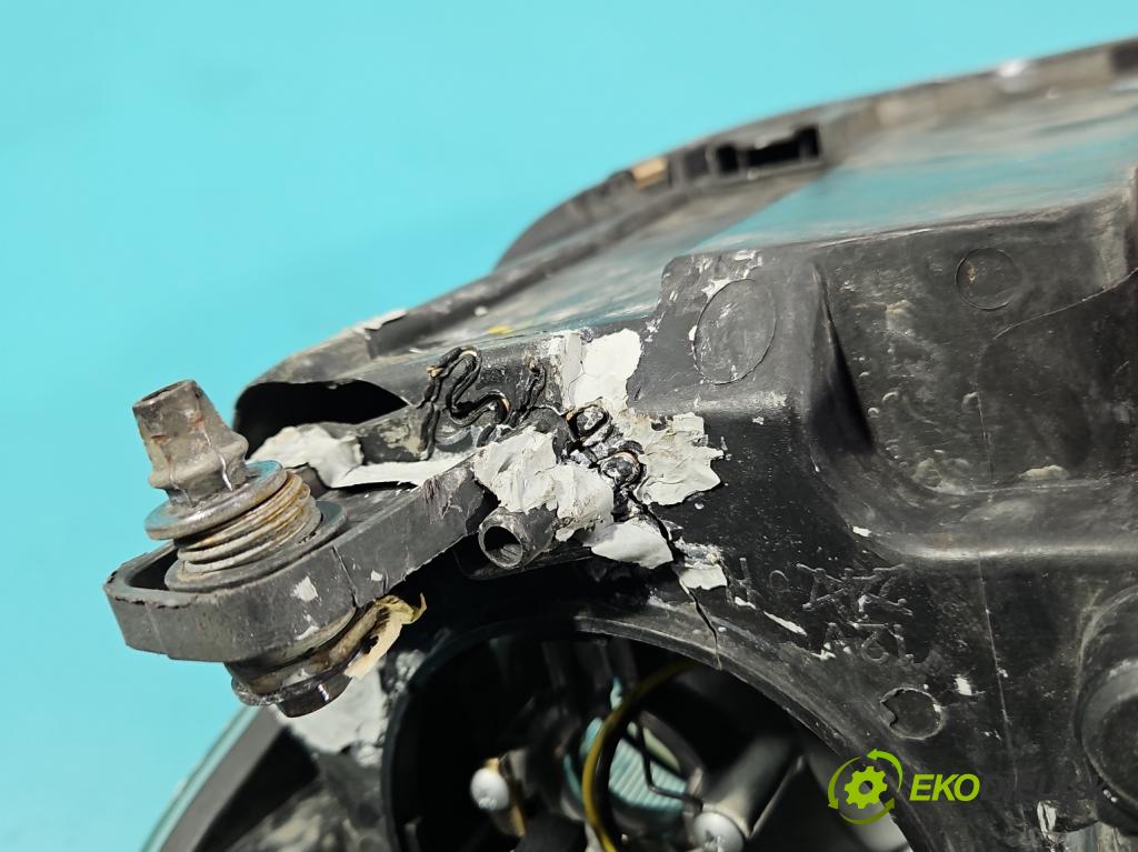 Vw Passat CC 2008-2016 2.0 TDI 140 HP manual 103 kW 1968 cm3 4- Reflektor: pravý  (Svetlo predné pravé)