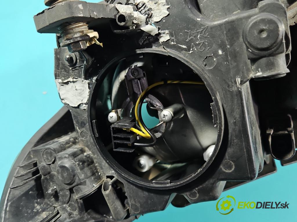 Vw Passat CC 2008-2016 2.0 TDI 140 HP manual 103 kW 1968 cm3 4- Reflektor: pravý  (Svetlo predné pravé)