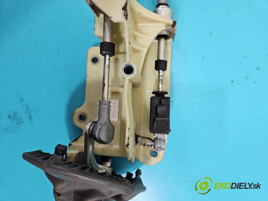 Fiat Panda II 2003-2012 1.1 54 HP manual 40 kW 1108 cm3 5- Páka: Změny: stupeň,rýchlosť  (Rýchlostná páka (kulisa))