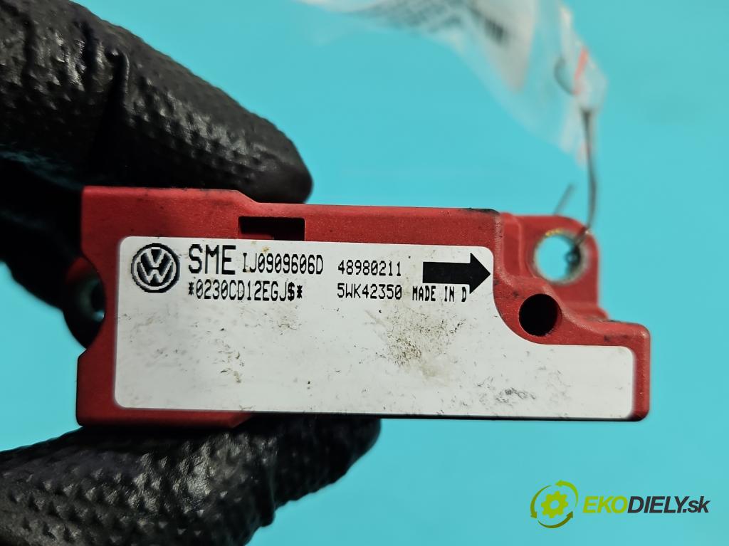 Vw Bora 1.6 SR 101 HP manual 74 kW 1595 cm3 4- snímač šokovat: IJ0909606D (Snímač nárazu)