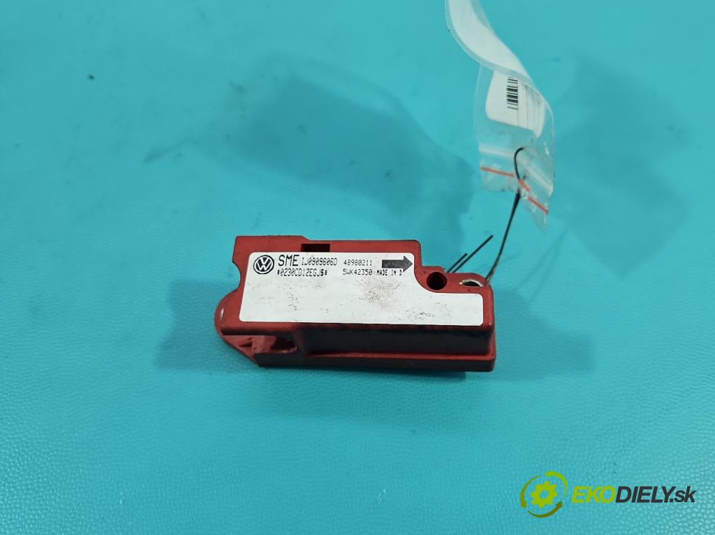 Vw Bora 1.6 SR 101 HP manual 74 kW 1595 cm3 4- snímač šokovat: IJ0909606D (Snímač nárazu)