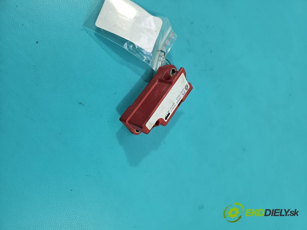 Vw Bora 1.6 SR 101 HP manual 74 kW 1595 cm3 4- snímač šokovat: IJ0909606D (Snímač nárazu)