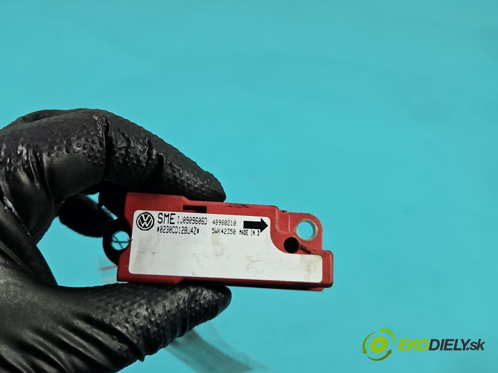 Vw Bora 1.6 SR 101 HP manual 74 kW 1595 cm3 4- snímač šokovat: IJ0909606D (Snímač nárazu)