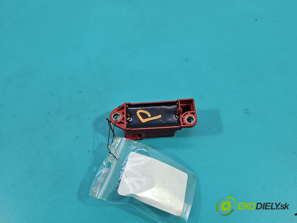 Vw Bora 1.6 SR 101 HP manual 74 kW 1595 cm3 4- snímač šokovat: IJ0909606D (Snímač nárazu)