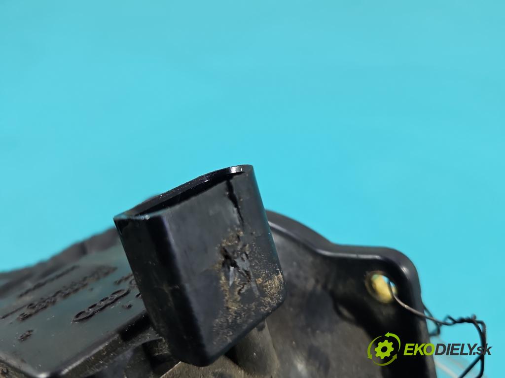 Vw Bora 1.6 SR 101 HP manual 74 kW 1595 cm3 4- průtokoměr: 06A906461B (Váha vzduchu)