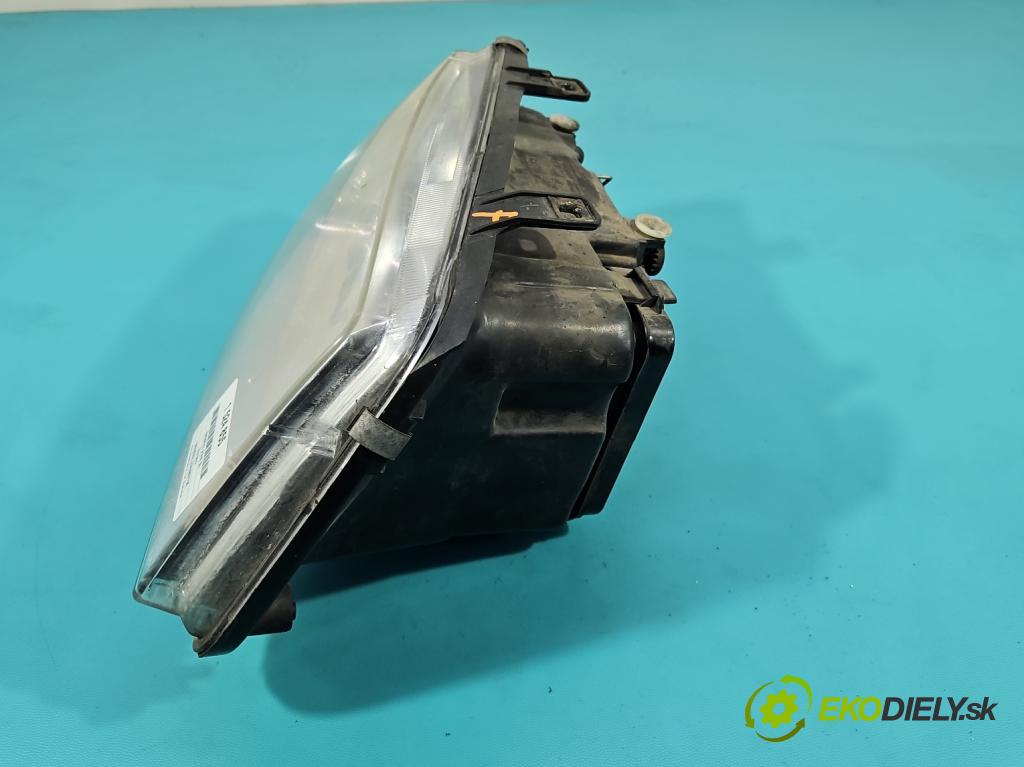 Vw Bora 1.6 SR 101 HP manual 74 kW 1595 cm3 4- Reflektor: pravý  (Svetlo predné pravé)