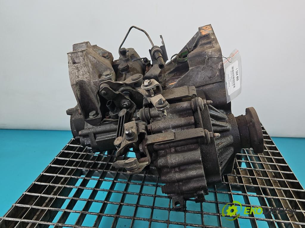 Vw Bora 1.6 SR 101 HP manual 74 kW 1595 cm3 4- prevodovka stupeň,rýchlosť manual ERT