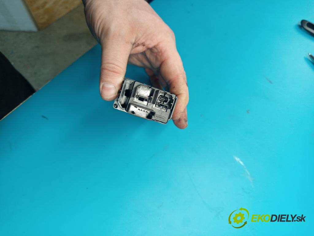 Ford Edge II 2014-2021 2.0 ECOBOOST: 245KM automatic 180 kW 1999 cm3 5- zásuvka USB HC3T-14F014-BC