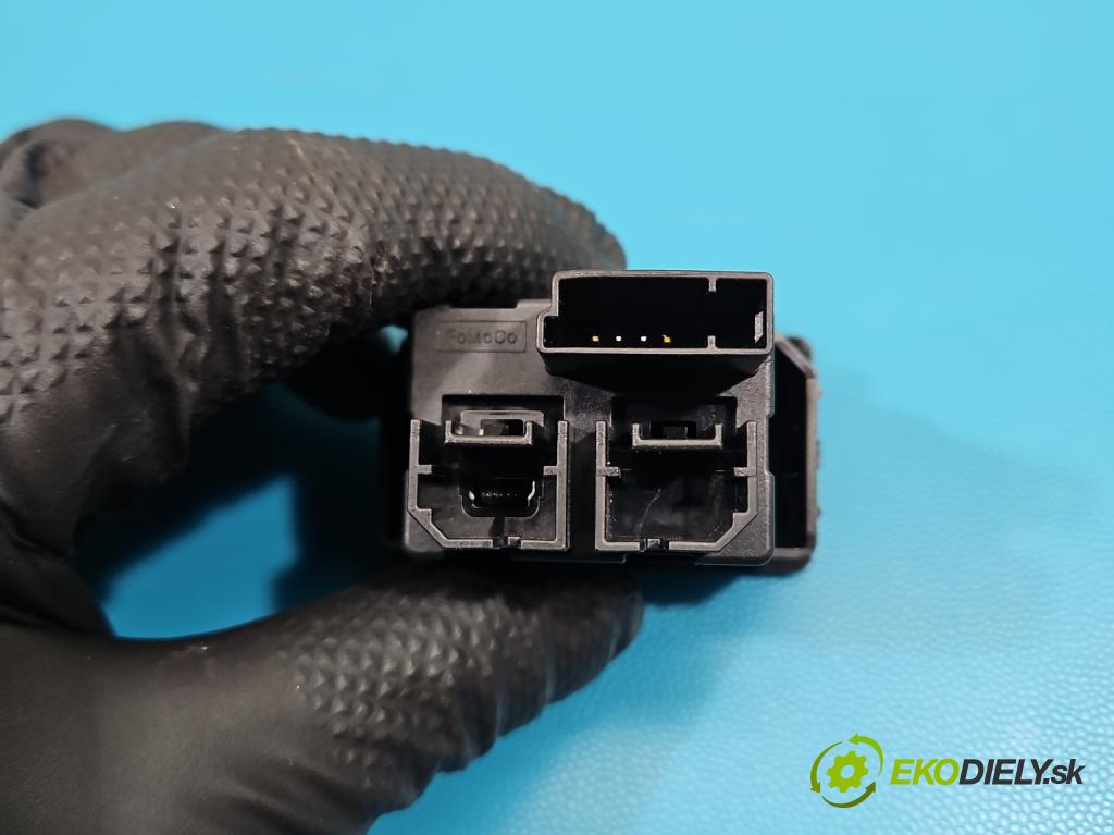 Ford Edge II 2014-2021 2.0 ECOBOOST: 245KM automatic 180 kW 1999 cm3 5- zásuvka USB HC3T-14F014-BC