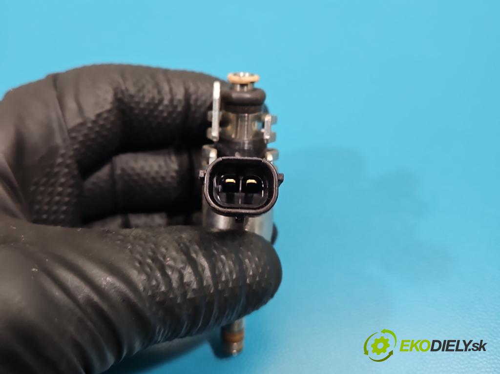 Lexus NX I 2014-2021 2.0 T 238hp automatic 175 kW 1998 cm3 5- vstřikovač 23250-36030 (Vstřikovač paliva)