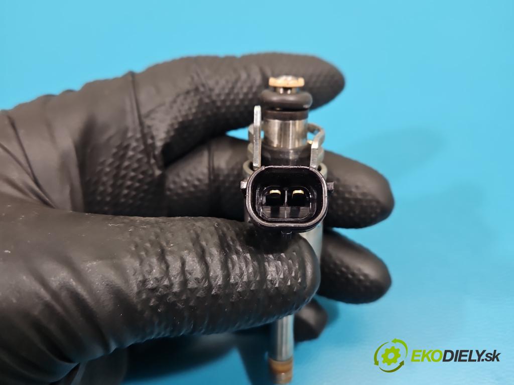 Lexus NX I 2014-2021 2.0 T 238hp automatic 175 kW 1998 cm3 5- vstřikovač 23250-36030 (Vstřikovač paliva)