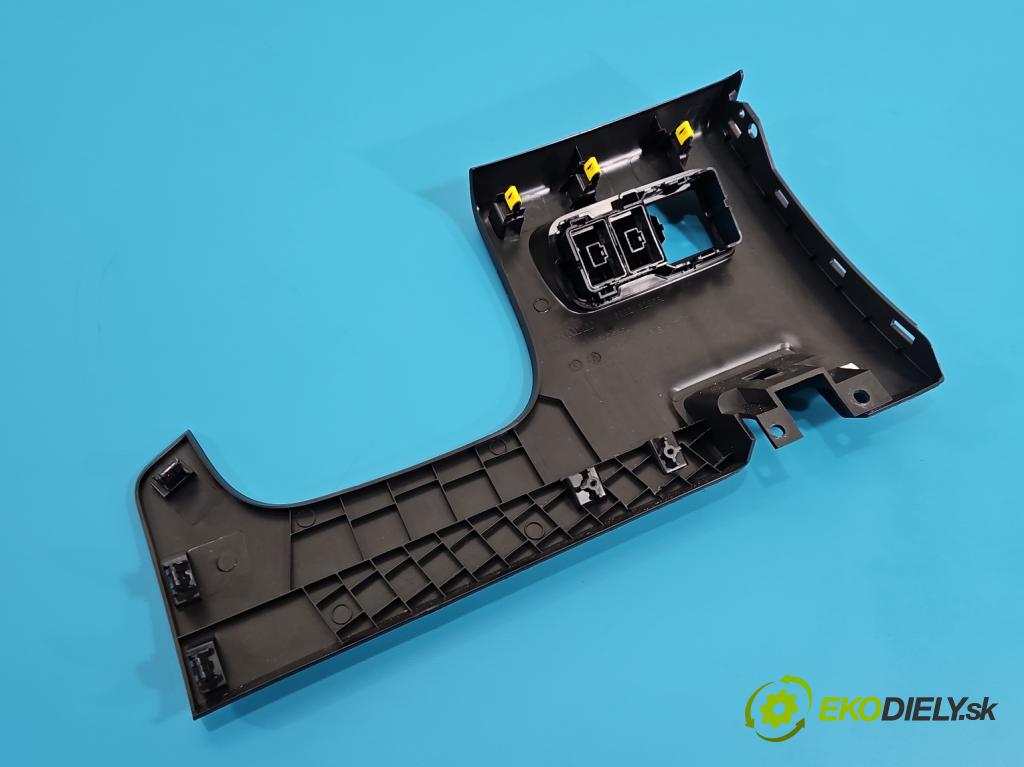 Renault Kadjar 2015-2022 1.3 140 HP automatic 103 kW 1332 cm3 5- kryt plast 689213295R