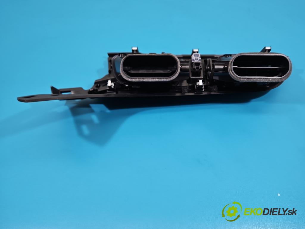 Renault Kadjar 2015-2022 1.3 140 HP automatic 103 kW 1332 cm3 5- Mřížka: kúrenia stredová 687509788R (Mriežka kúrenia (fukár))