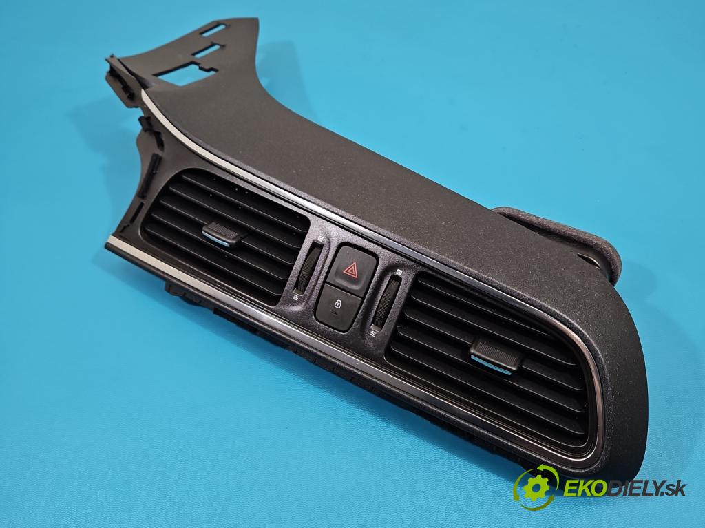 Renault Kadjar 2015-2022 1.3 140 HP automatic 103 kW 1332 cm3 5- Mřížka: kúrenia stredová 687509788R (Mriežka kúrenia (fukár))