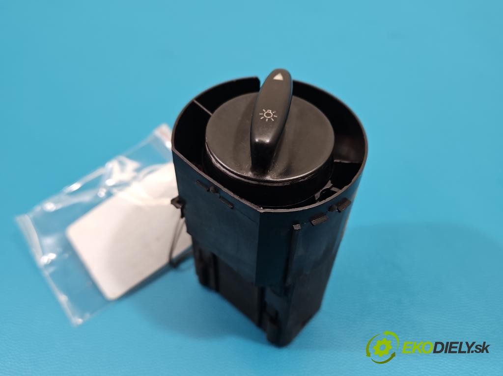 Audi A3 8L 1996-2003 1.8 20V 125 HP manual 92 kW 1781 cm3 3- prepínač světla: na doska: 8L2941531E