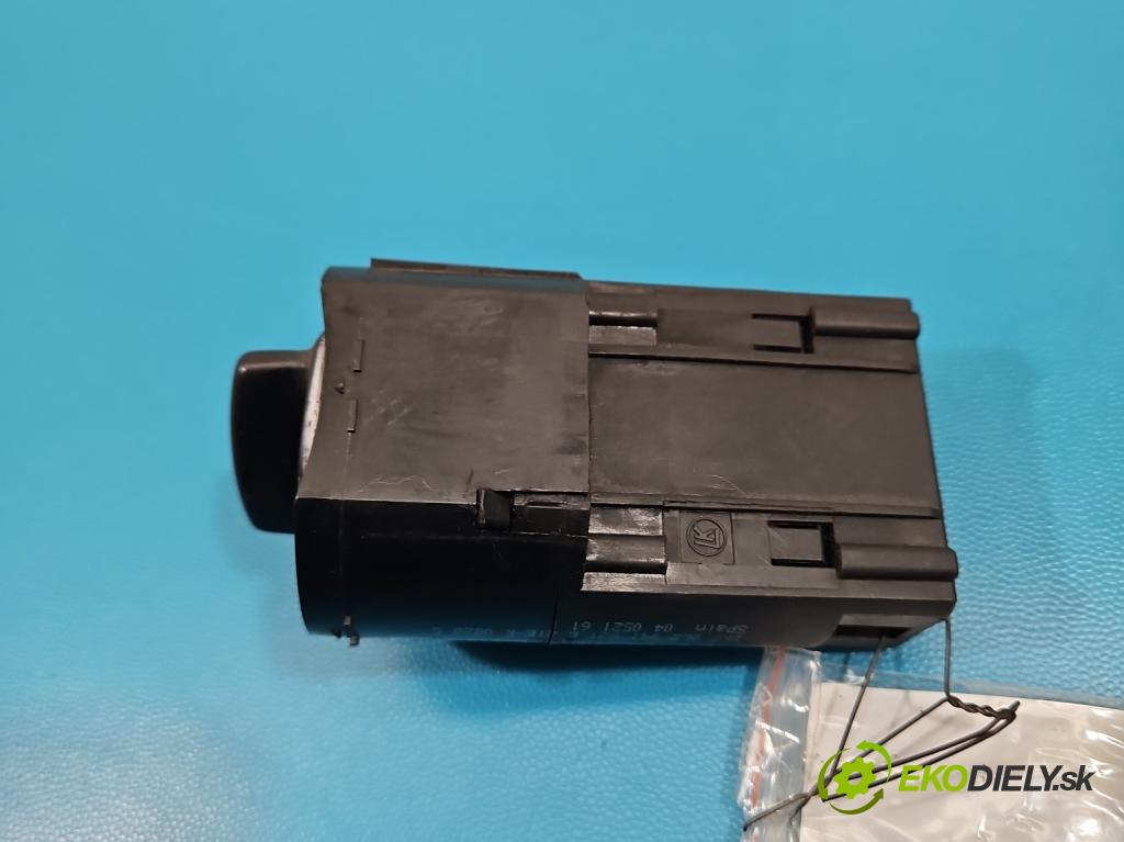 Audi A3 8L 1996-2003 1.8 20V 125 HP manual 92 kW 1781 cm3 3- prepínač světla: na doska: 8L2941531E