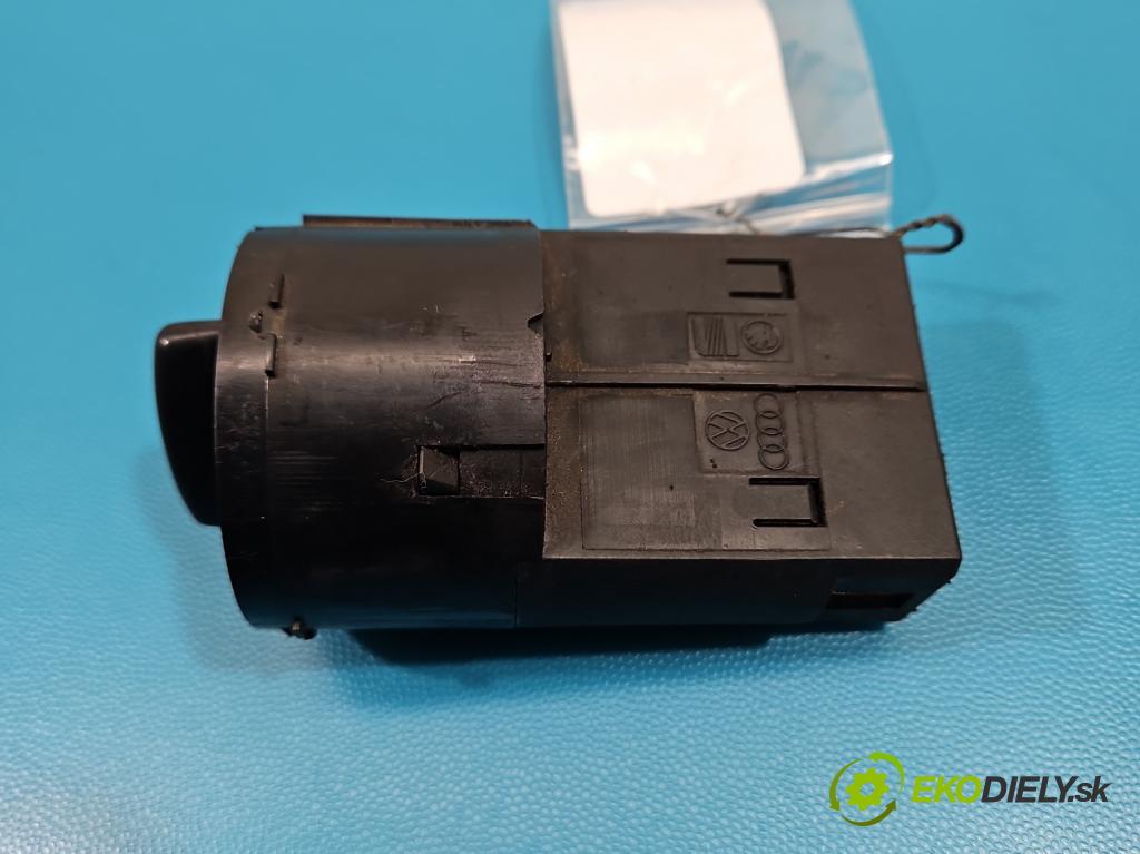 Audi A3 8L 1996-2003 1.8 20V 125 HP manual 92 kW 1781 cm3 3- prepínač světla: na doska: 8L2941531E