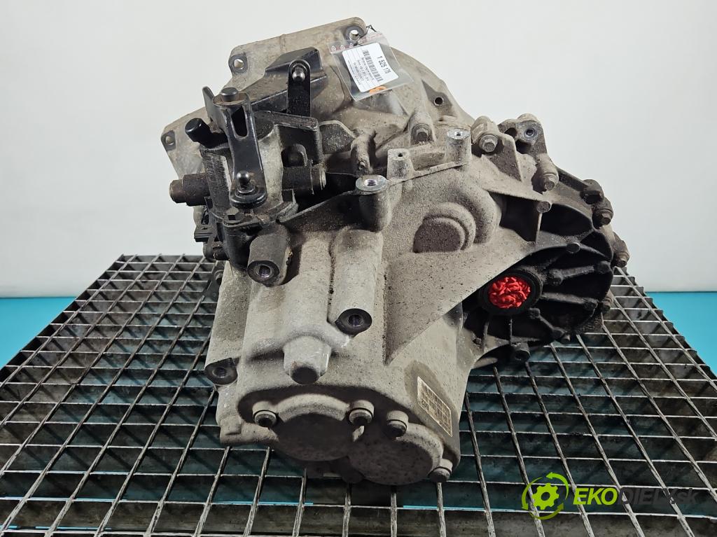 Volvo V40 II 2012-2019 1.6 T3 150 HP manual 110 kW 1596 cm3 5- prevodovka stupeň,rýchlosť manual P1285229