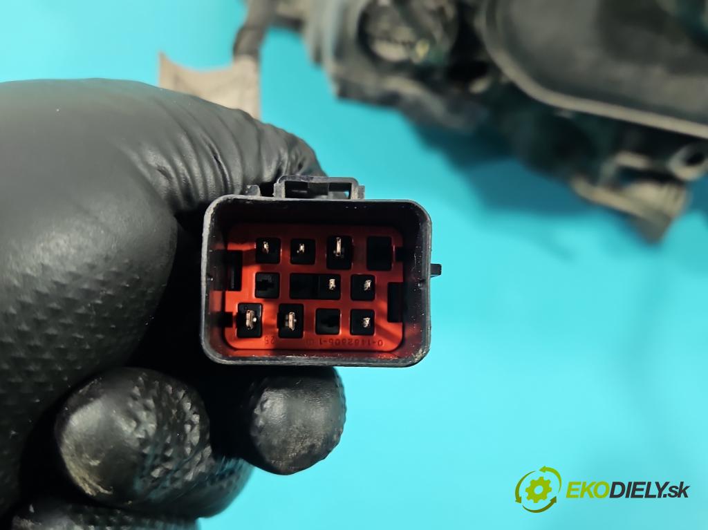 Volvo S60 II 2010-2018 2.0 D4 181KM automatic 133 kW 1969 cm3 4- Reflektor: pravý 31420109 (Svetlo predné pravé)