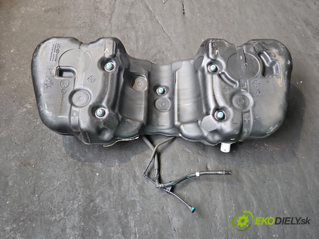 Kia Stinger 2017-2023 2.0 T-GDI: 256KM automatic 188 kW 1998 cm3 5- Nádrž: palivo 31150-J5000 (Palivová nádrž)