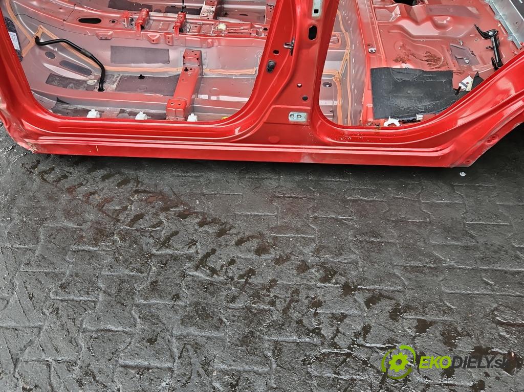 Renault Kadjar 2015-2022 1.3 140 hp automatic 103 kW 1332 cm3 5- práh levý  (Karoserie ostatní)