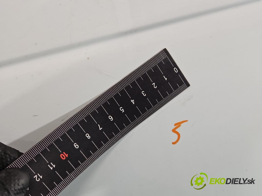 Renault Megane I 1995-2003 1.9 dci 102 hp manual 75 kW 1870 cm3 5- dveře zadní pravé  (Klika dveří ostatní)