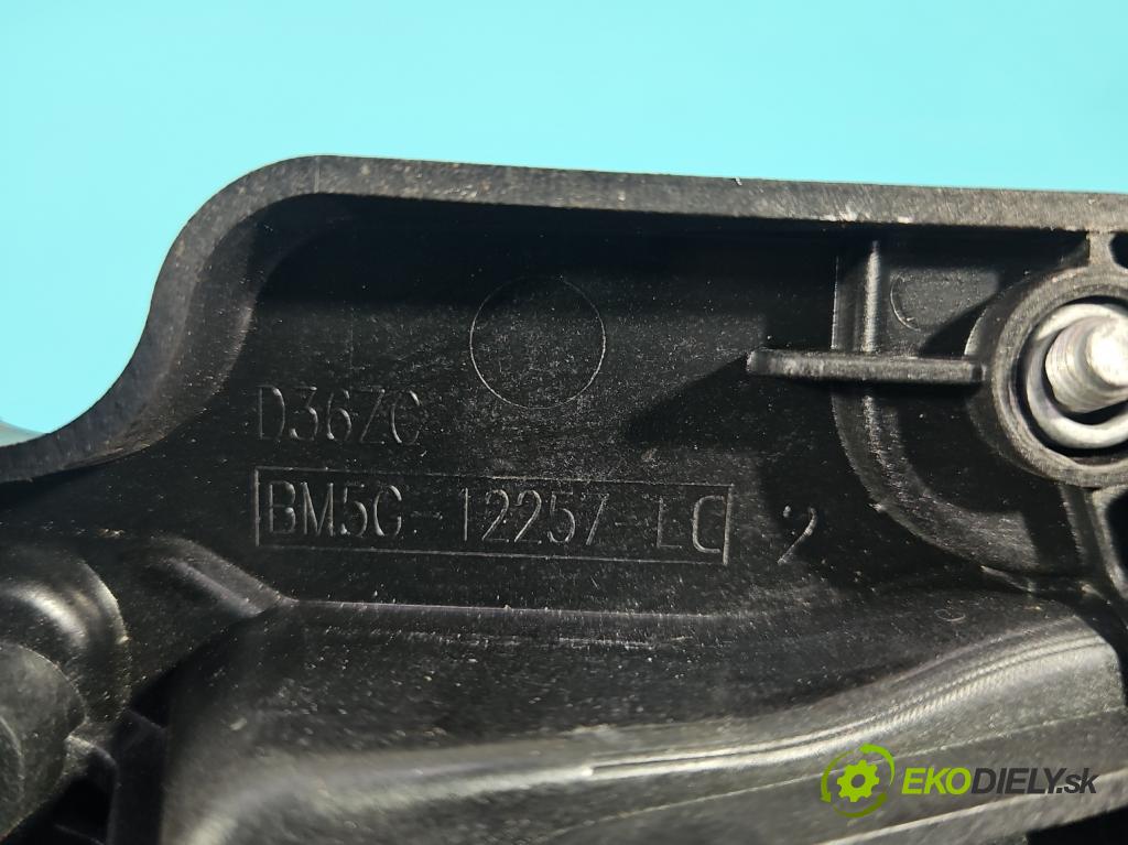Volvo V40 II 2012-2019 1.6 T3 150 hp manual 110 kW 1596 cm3 5- kryt plastová 31349353