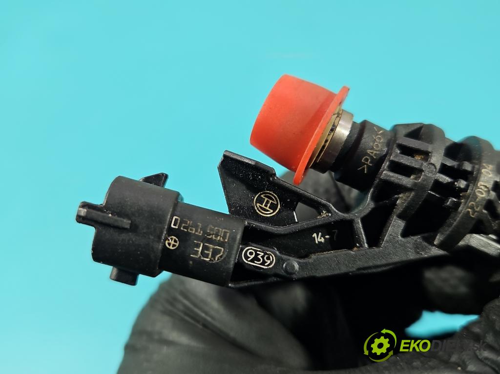 Volvo V40 II 2012-2019 1.6 T3 150 HP manual 110 kW 1596 cm3 5- vstrek 0261500337 (Vstrekovač paliva)