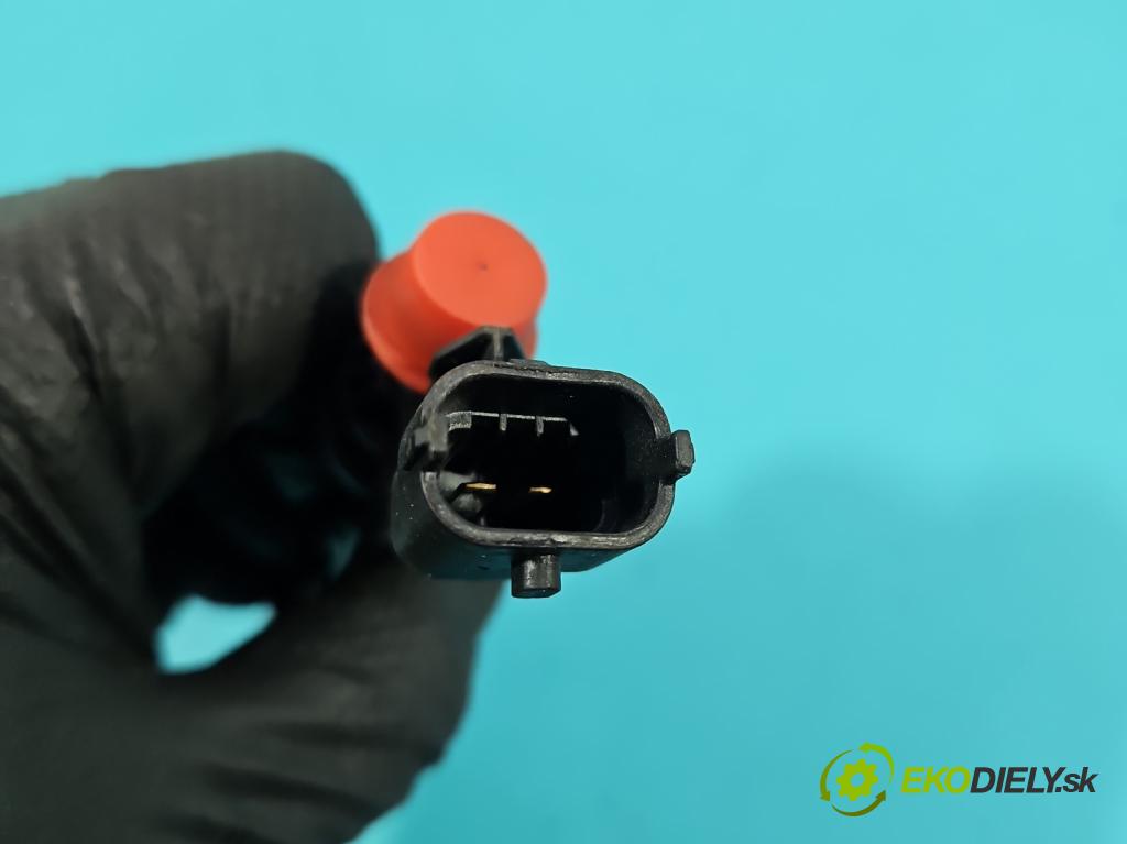 Volvo V40 II 2012-2019 1.6 T3 150 HP manual 110 kW 1596 cm3 5- vstrek 0261500337 (Vstrekovač paliva)