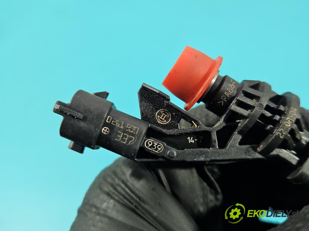 Volvo V40 II 2012-2019 1.6 T3 150 HP manual 110 kW 1596 cm3 5- vstrek 0261500337 (Vstrekovač paliva)