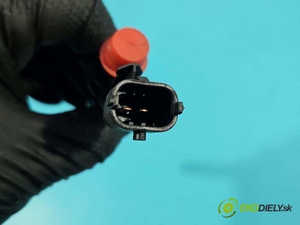 Volvo V40 II 2012-2019 1.6 T3 150 HP manual 110 kW 1596 cm3 5- vstrek 0261500337 (Vstrekovač paliva)