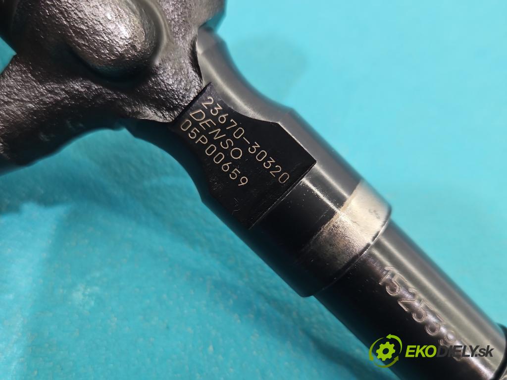 Toyota Land Cruiser J120 2002-2010 3.0 D4D 166 HP automatic 122 kW 2982 cm3 5- vstrek 23670-30080 (Vstrekovač paliva)