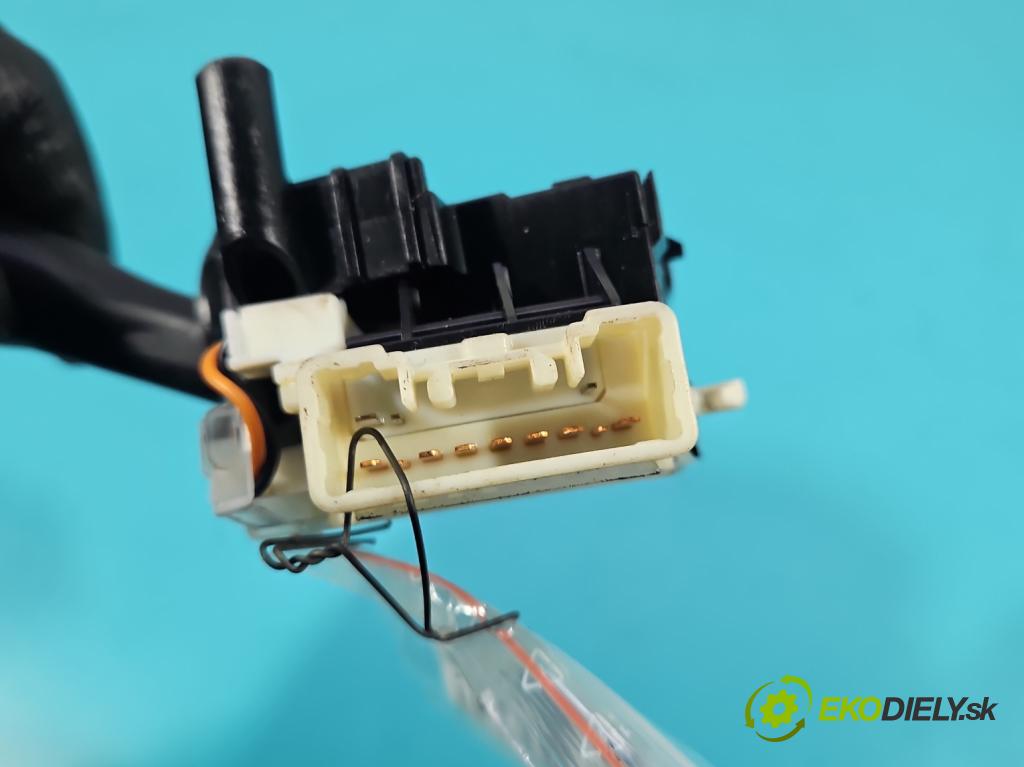 Suzuki SX4 I 2006-2014 1.6b 120 HP manual 88 kW 1586 cm3 5- prepínač smeroviek 173744 (Prepínacie páčky pod volantom)