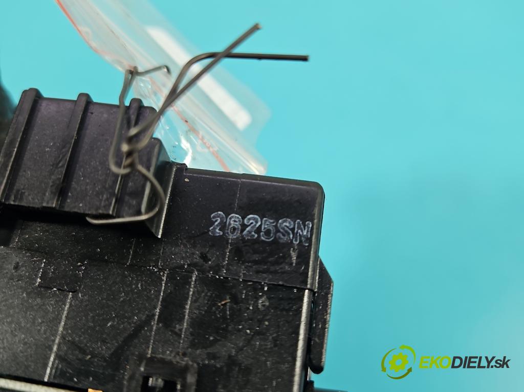 Suzuki SX4 I 2006-2014 1.6b 120 HP manual 88 kW 1586 cm3 5- prepínač stieračov  (Prepínacie páčky pod volantom)