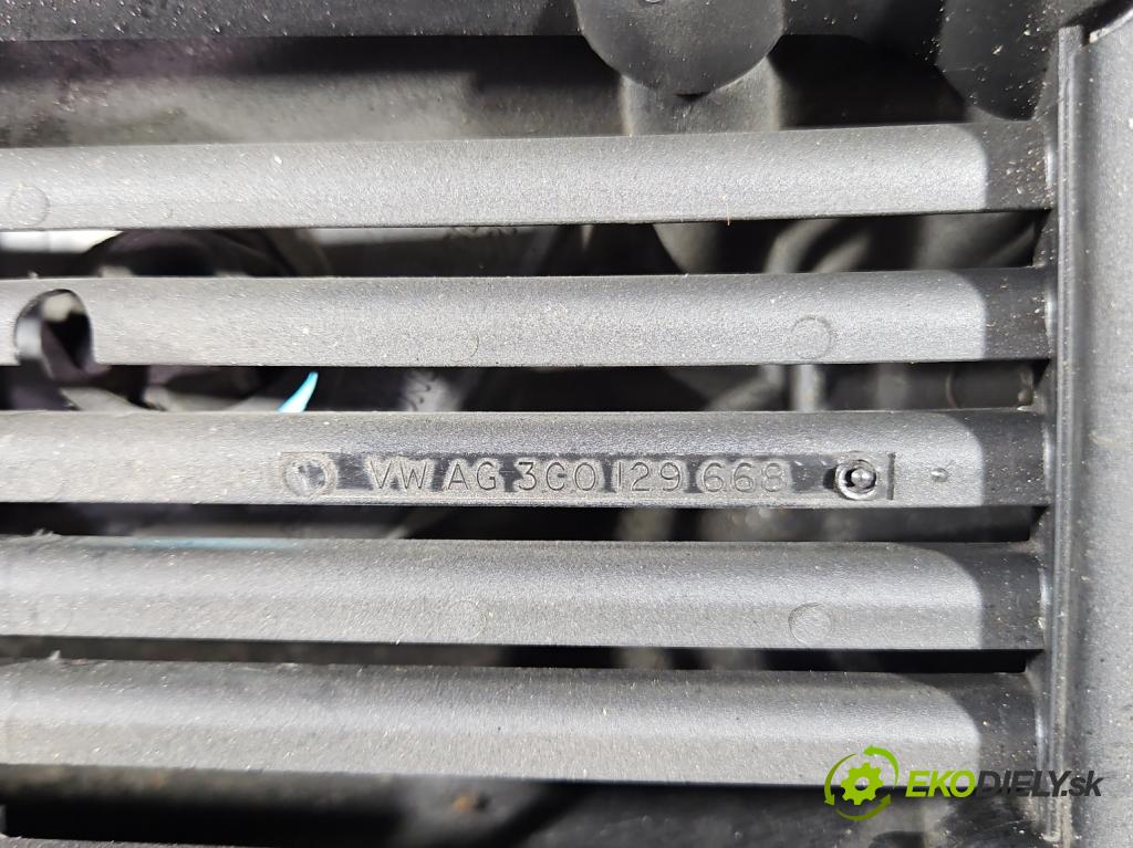 Vw Passat B7 2010-2014 2.0 TSI 211KM automatic 155 kW 1984 cm3 5- obal filtra vzduchu 3C0129668 (Obal vzduchového filtra)