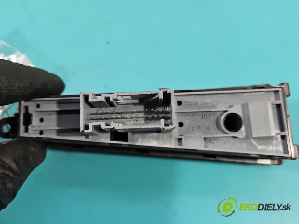 Vw Passat B7 2010-2014 2.0 TSI 211KM automatic 155 kW 1984 cm3 5- prepínač brzda: ručný 3AB927137A (Prepínacie páčky pod volantom)