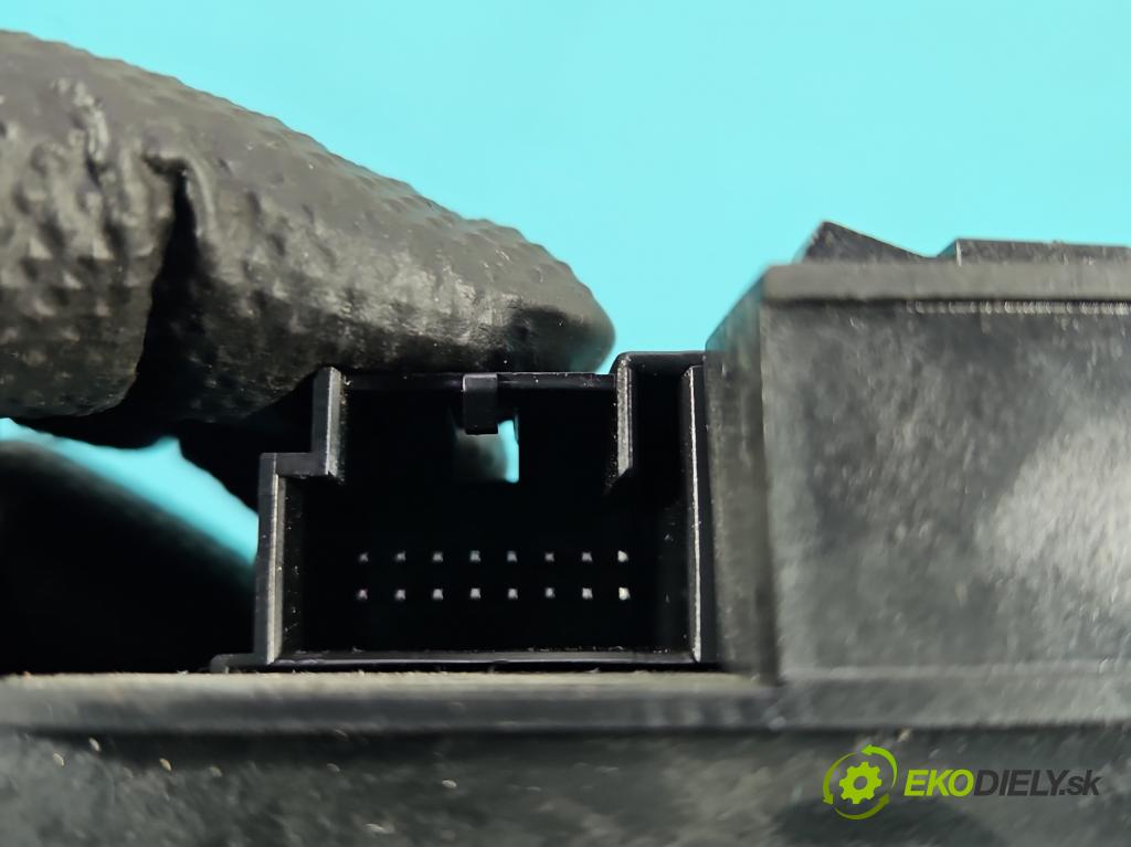 Vw Passat B7 2010-2014 2.0 TSI 211KM automatic 155 kW 1984 cm3 5- Spínačka 3C0905843AA (Spínacia skrinka)