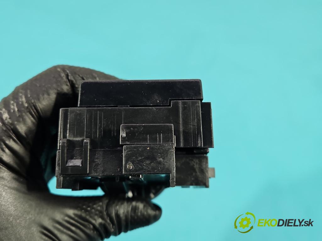 Vw Passat B7 2010-2014 2.0 TSI 211KM automatic 155 kW 1984 cm3 5- Spínačka 3C0905843AA (Spínacia skrinka)