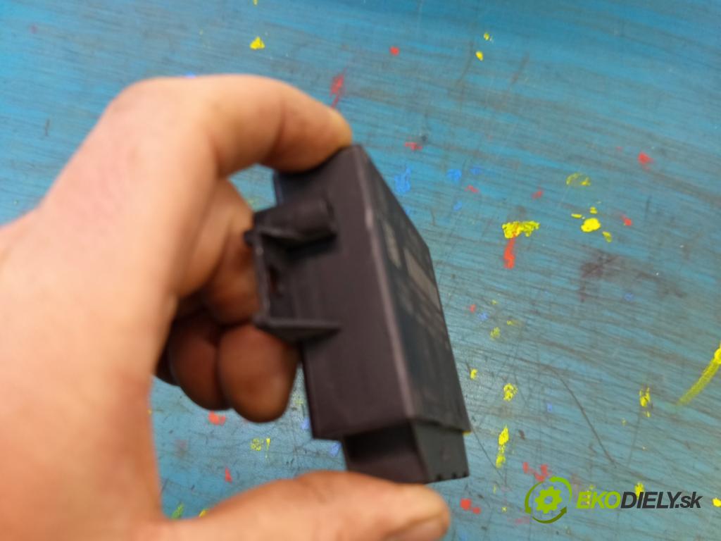 Vw Passat B7 2010-2014 2.0 TSI 211KM automatic 155 kW 1984 cm3 5- riadiaca jednotka parkovaní: 3AA919475D