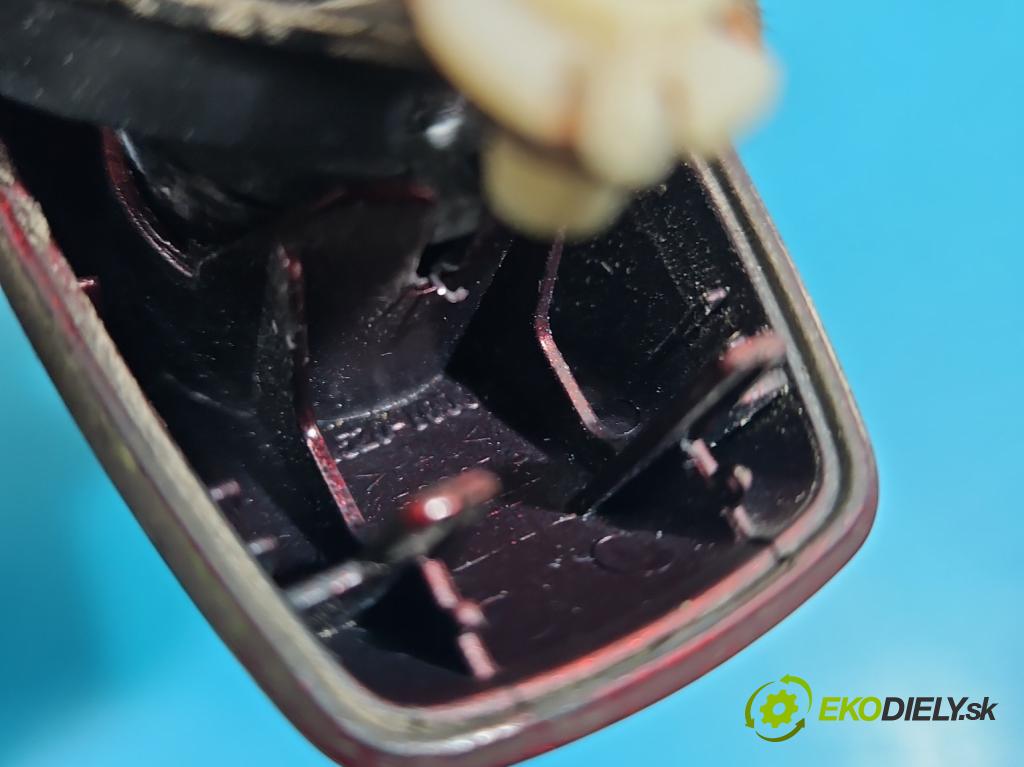 Dodge Journey 2.0 CRD 140 HP automatic 103 kW 1968 cm3 5- rukoväť predné ľavé mimo:  (Kľučka dverí vonkajšia predná ľavá)