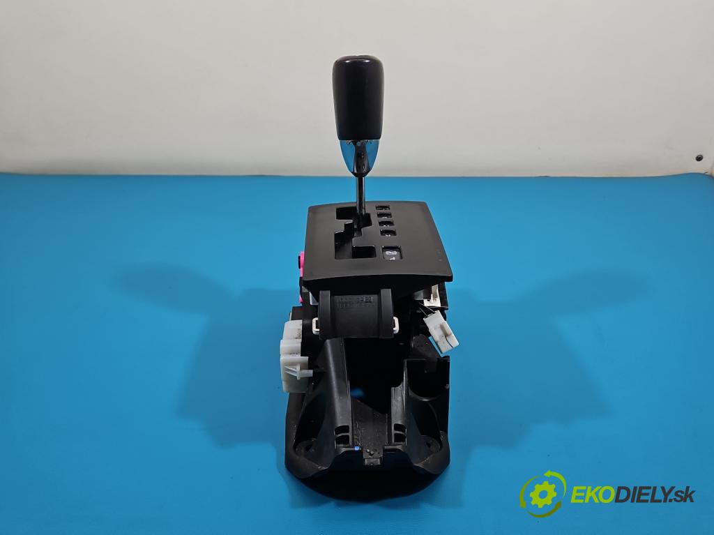 Dodge Journey 2.0 CRD 140 HP automatic 103 kW 1968 cm3 5- Páka: Změny: stupeň,rýchlosť 04766443AB (Rýchlostná páka (kulisa))