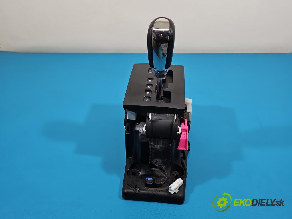 Dodge Journey 2.0 CRD 140 HP automatic 103 kW 1968 cm3 5- Páka: Změny: stupeň,rýchlosť 04766443AB (Rýchlostná páka (kulisa))