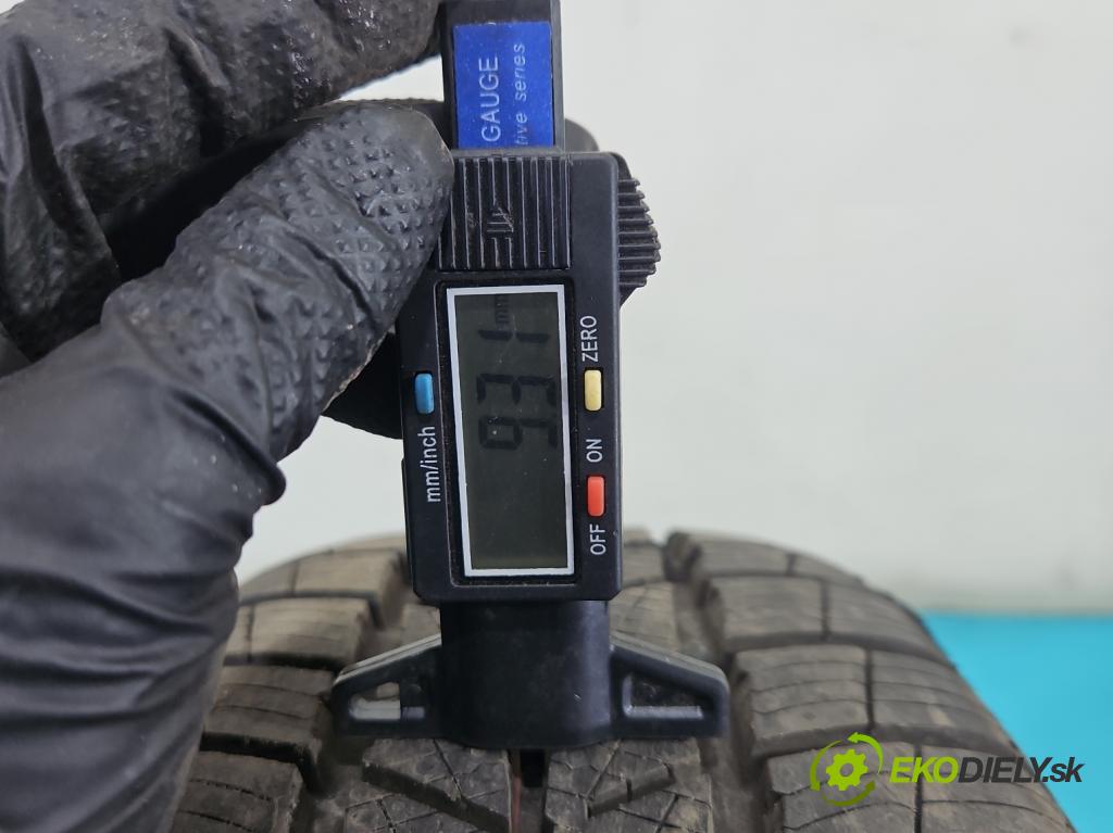 Mitsubishi Carisma 1.6 16V 103 HP manual 76 kW 1597 cm3 5- pneumatika 1 kus