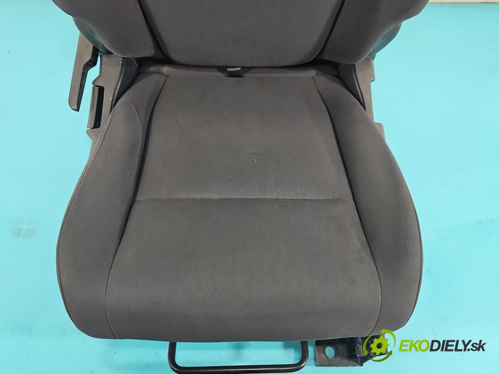 Dodge Journey 2.0 CRD 140 hp automatic 103 kW 1968 cm3 5- Sedadlo pravý  (Sedadlo)