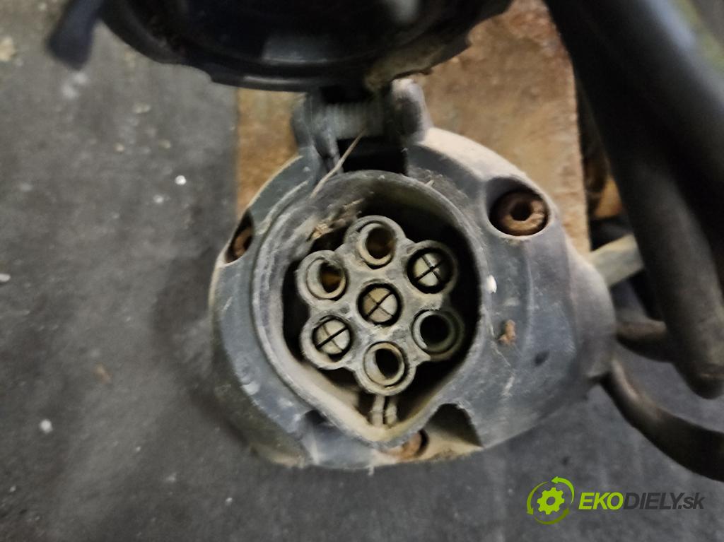 Bmw 1 E87 2004-2011 2.0d 122 hp manual 90 kW 1995 cm3 5- oko tažné (Tažné zařízení)