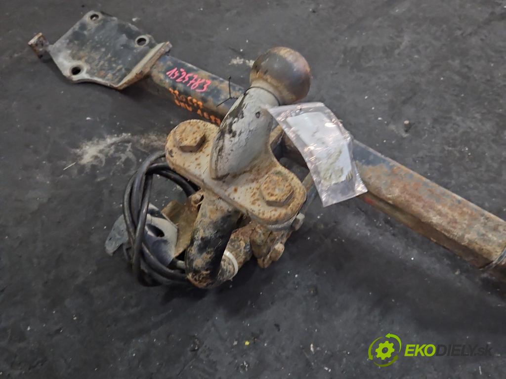 Bmw 1 E87 2004-2011 2.0d 122 hp manual 90 kW 1995 cm3 5- oko tažné (Tažné zařízení)