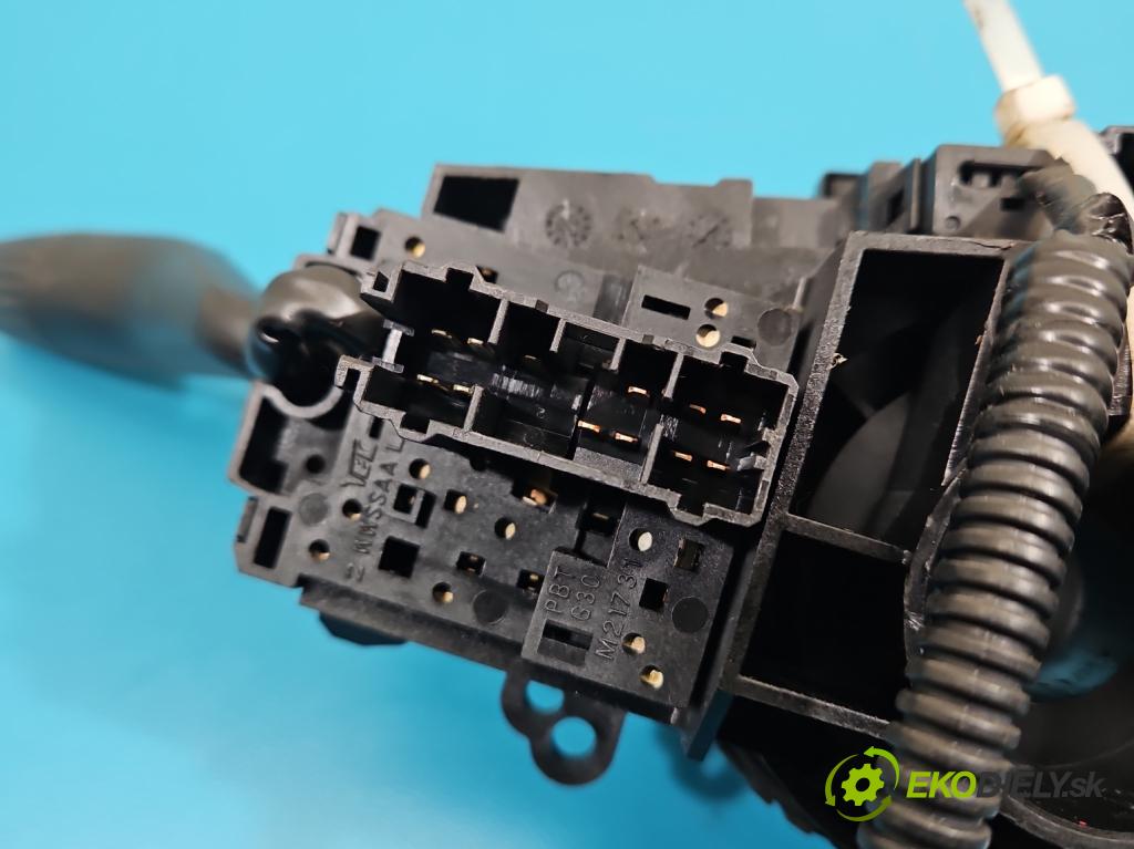 Honda Jazz II 2002-2008 1.2b 77 HP manual 57 kW 1246 cm3 5- prepínač komplex:  (Prepínacie páčky pod volantom)