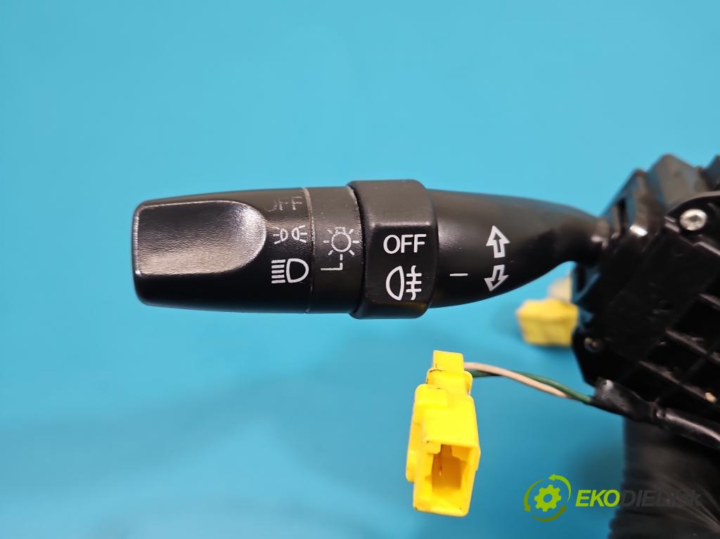 Honda Jazz II 2002-2008 1.2b 77 HP manual 57 kW 1246 cm3 5- prepínač komplex:  (Prepínacie páčky pod volantom)