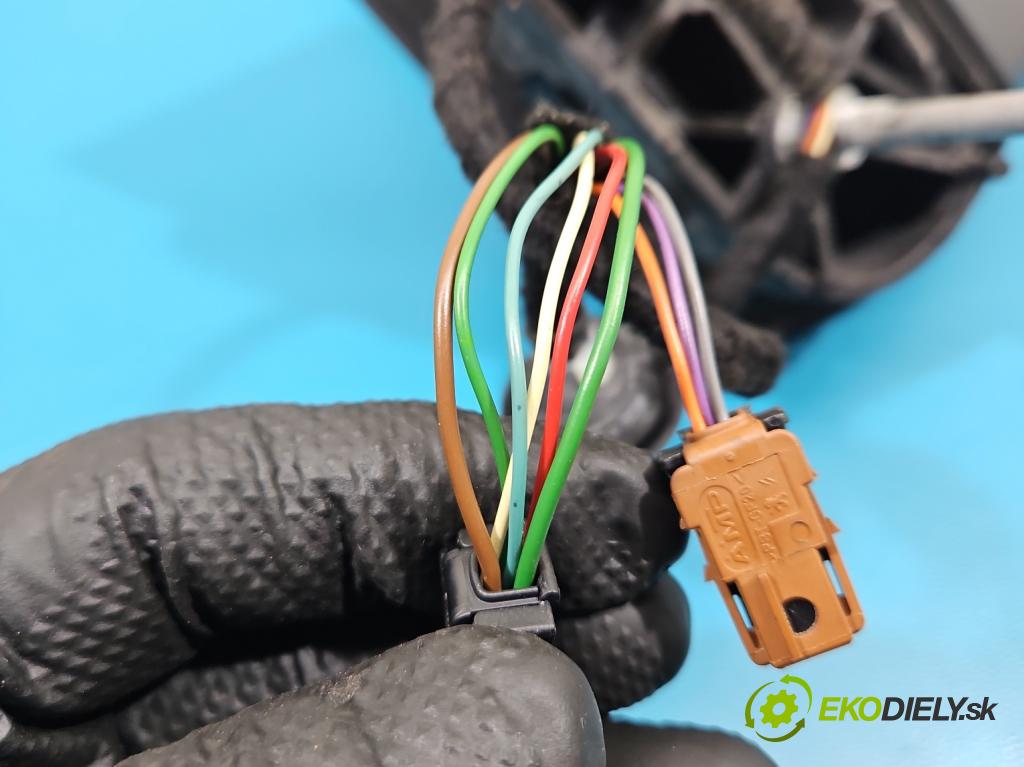 Peugeot 5008 I 2009-2017 2.0 HDI 150 hp manual 110 kW 1997 cm3 5- zpětné zrcátko levé  (Klika dveří ostatní)